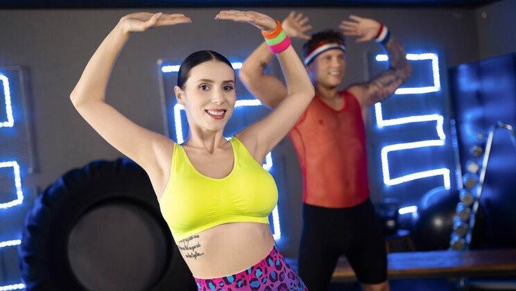 Fitness Rooms – Dance coach works a big hard muscle